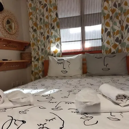 نيللي غيست هاوس